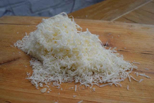 Spaghetti-cacio-e-pepe-recipe-lucyloves-foodblog