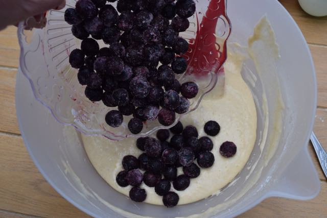 Blueberry-muffin-tray-bake-recipe-lucyloves-foodblog