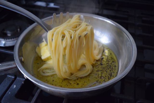 Spaghetti-cacio-e-pepe-recipe-lucyloves-foodblog