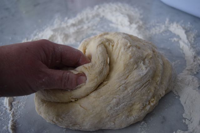 Iced-sticky-buns-recipe-lucyloves-foodblog