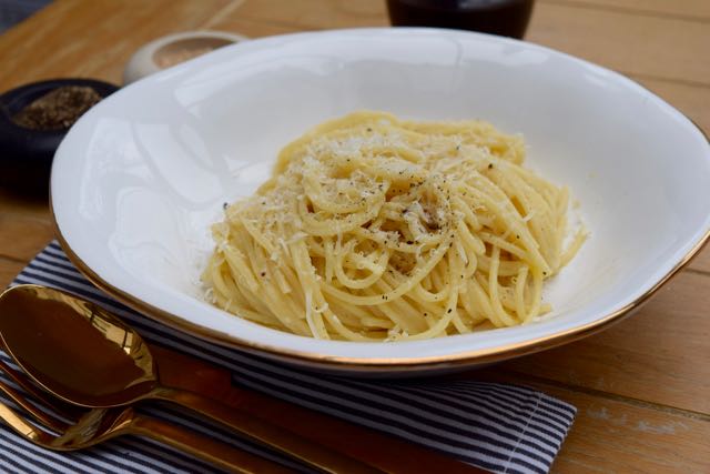 Spaghetti-cacio-e-pepe-recipe-lucyloves-foodblog