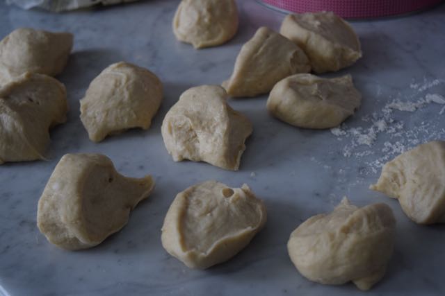 Iced-sticky-buns-recipe-lucyloves-foodblog