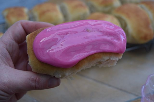 Iced-sticky-buns-recipe-lucyloves-foodblog