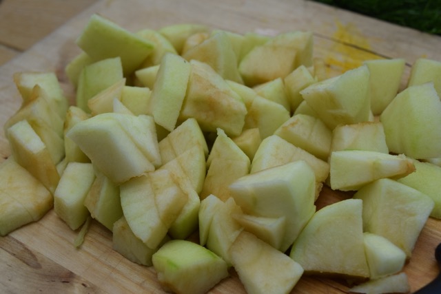 Toffee-apple-cake-recipe-lucyloves-foodblog