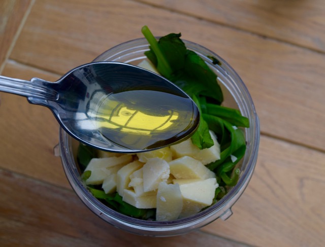 Wild-garlic-pesto-recipe-lucyloves-foodblog