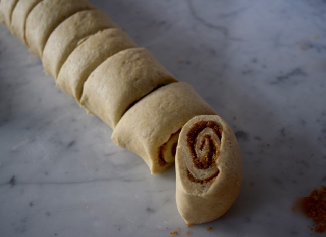 Easy-cinnamon-buns-recipe-lucyloves-foodblog
