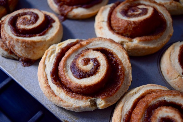 Easy-cinnamon-buns-recipe-lucyloves-foodblog