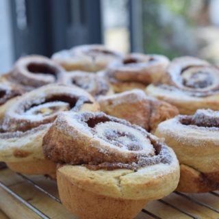 Easy-cinnamon-rolls-recipe-lucyloves-foodblog