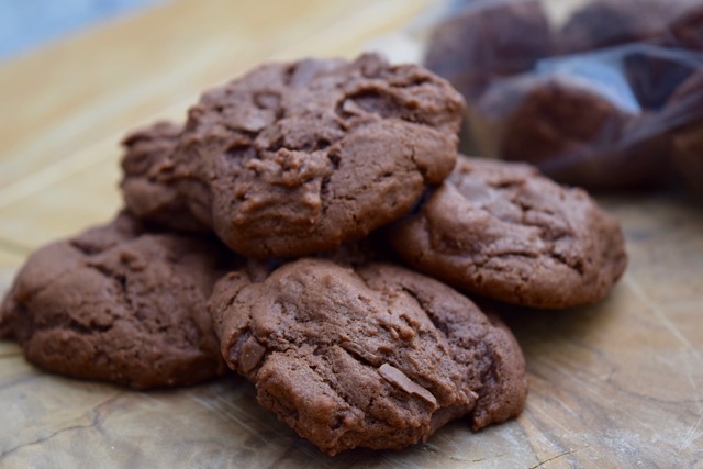 Easter-egg-chocolate-cream-cheese-cookies-recipe-lucyloves-foodblog