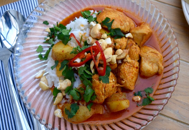 Chicken-cashew-massaman-curry-recipe-lucyloves-foodblog