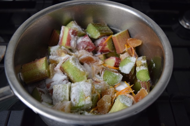 Rhubarb-meringue-tray-bake-recipe-lucyloves-foodblog