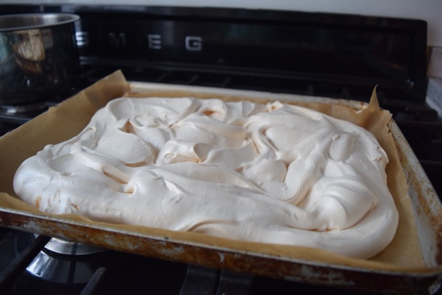 Rhubarb-meringue-tray-bake-recipe-lucyloves-foodblog