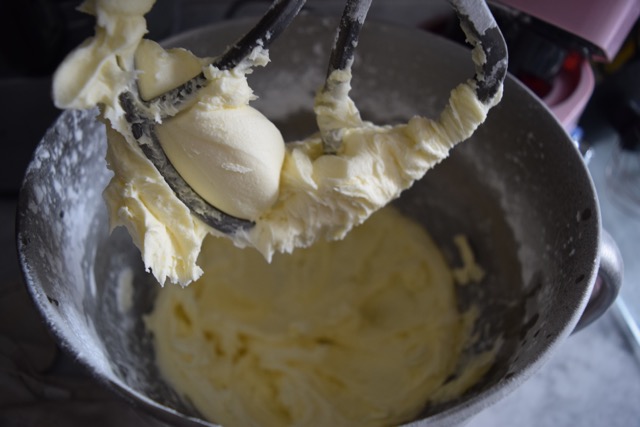 Lemon-elderflower-cupcakes-recipe-lucyloves-foodblog