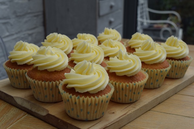 Lemon-elderflower-cupcakes-recipe-lucyloves-foodblog