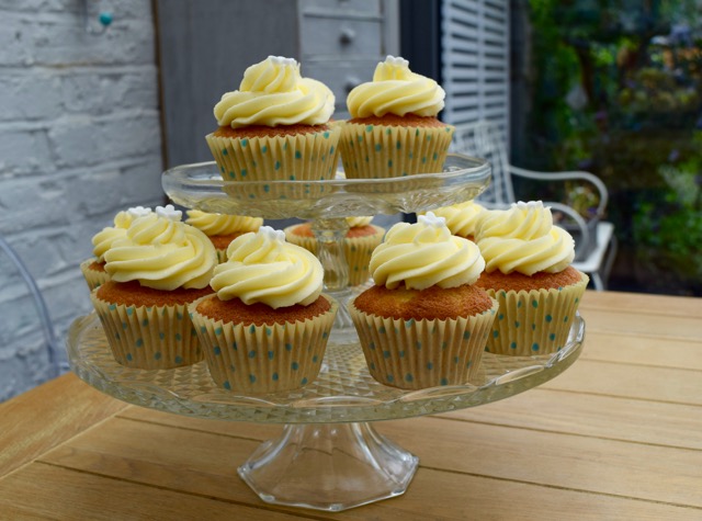 Lemon-elderflower-cupcakes-recipe-lucyloves-foodblog