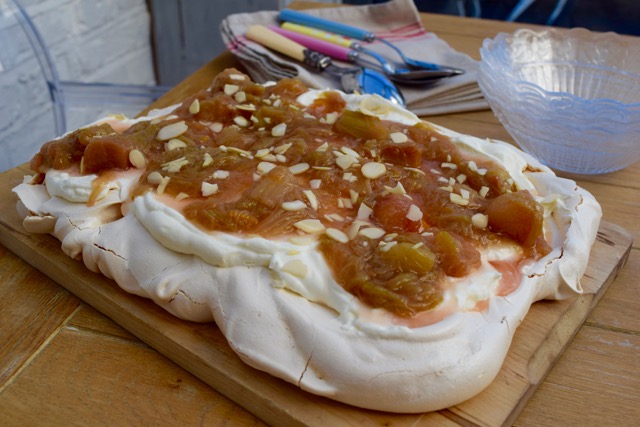 Rhubarb-meringue-tray-bake-recipe-lucyloves-foodblog