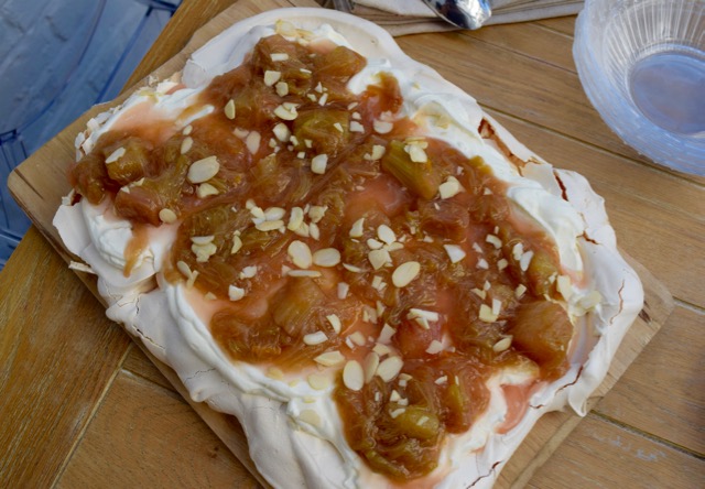 Rhubarb-meringue-tray-bake-recipe-lucyloves-foodblog