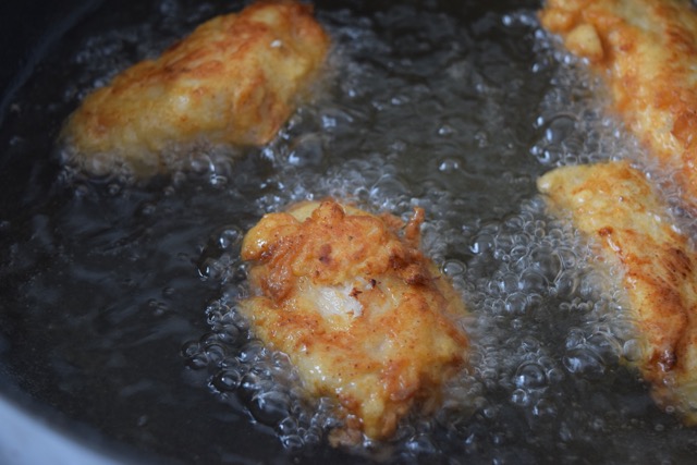 Fried-chicken-waffles-sriracha-maple-syrup-recipe-lucyloves-foodblog