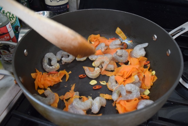 Noodles-prawns-egg-recipe-lucyloves-foodblog