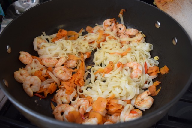 Noodles-prawns-egg-recipe-lucyloves-foodblog