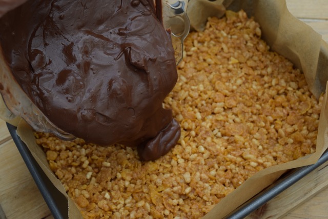 Peanut-chocolate-crispy-slice-recipe-lucyloves-foodblog