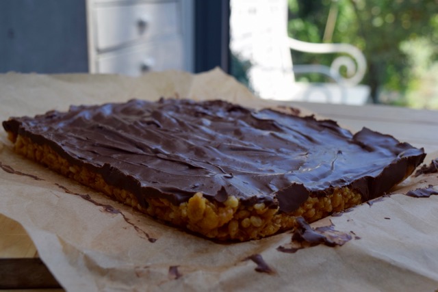 Peanut-chocolate-crispy-slice-recipe-lucyloves-foodblog