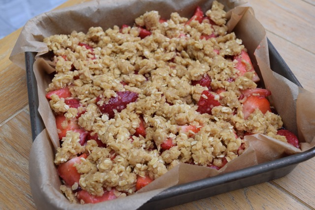 Strawberry-oat-bar-recipe-lucyloves-foodblog