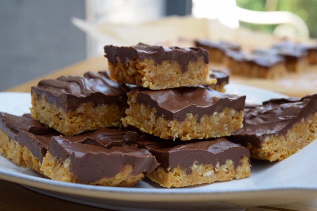 Peanut-chocolate-crispy-slice-recipe-lucyloves-foodblog
