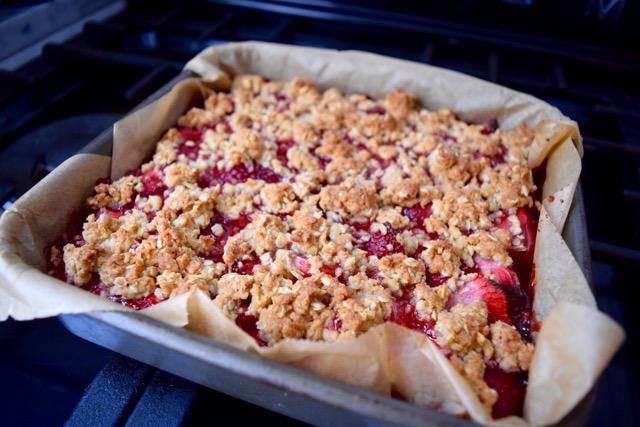 Strawberry-oat-bars-recipe-lucyloves-foodblog