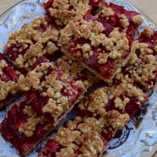 Strawberry-oat-bars-recipe-lucyloves-foodblog