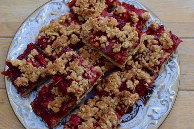 Strawberry-oat-bars-recipe-lucyloves-foodblog