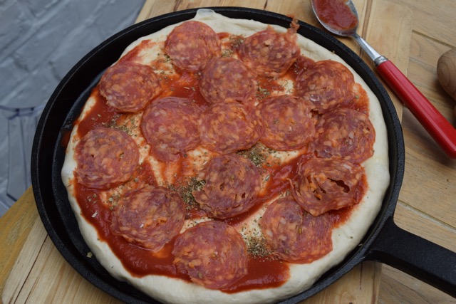 Deep-pan-pepperoni-pizza-recipe-lucyloves-foodblog