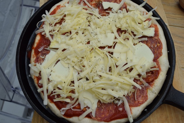 Deep-pan-pepperoni-pizza-recipe-lucyloves-foodblog
