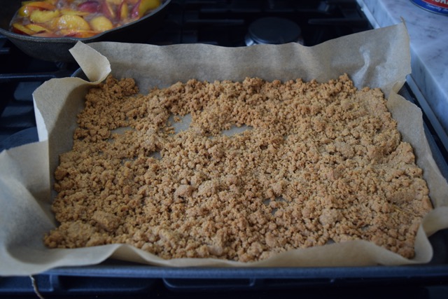 Peach-raspberry-biscuit-crumble-recipe-lucyloves-foodblog