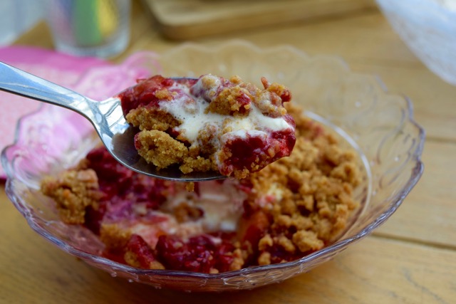 Peach-raspberry-biscuit-crumble-recipe-lucyloves-foodblog