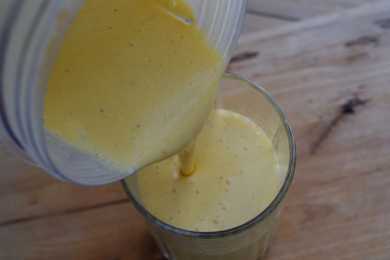 Mango-turmeric-smoothie-recipe-lucyloves-foodblog