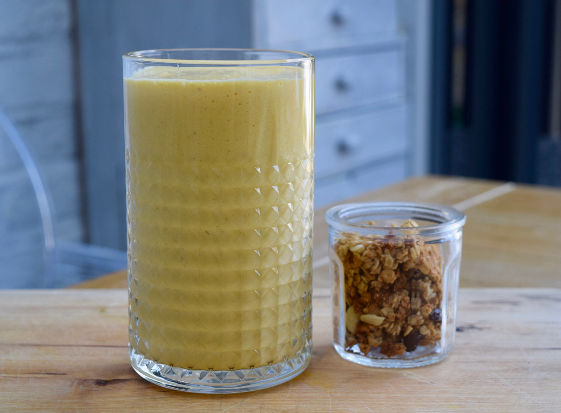 Mango-turmeric-smoothie-recipe-lucyloves-foodblog