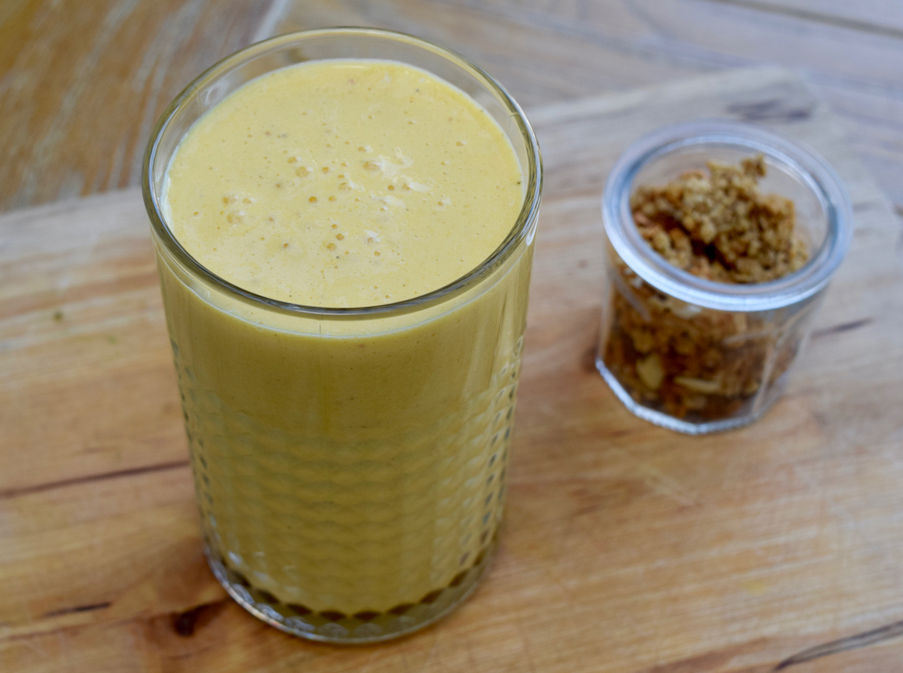 Mango-turmeric-smoothie-recipe-lucyloves-foodblog