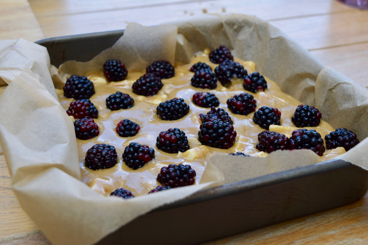 One-Bowl-blackberry-blondies-recipe-lucyloves-foodblog
