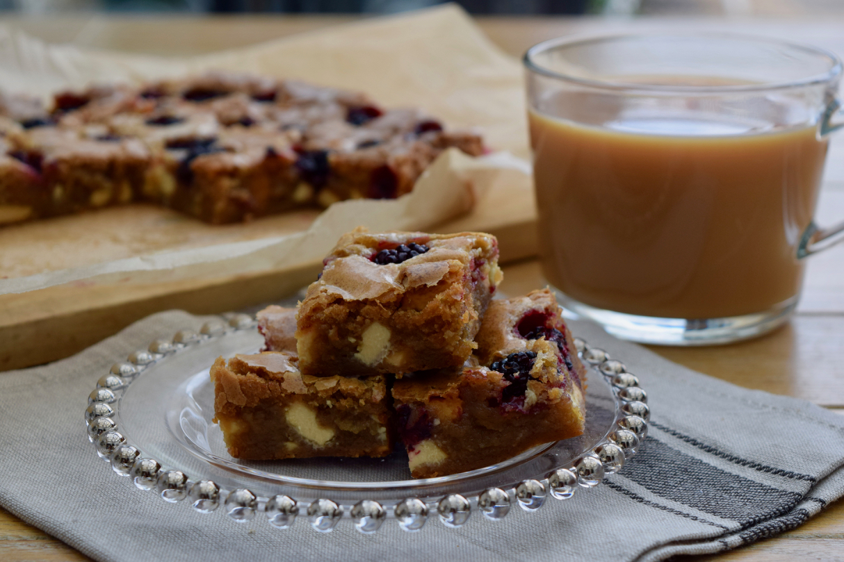 One-bowl-blackberry-blondies-recipe-lucyloves-foodblog