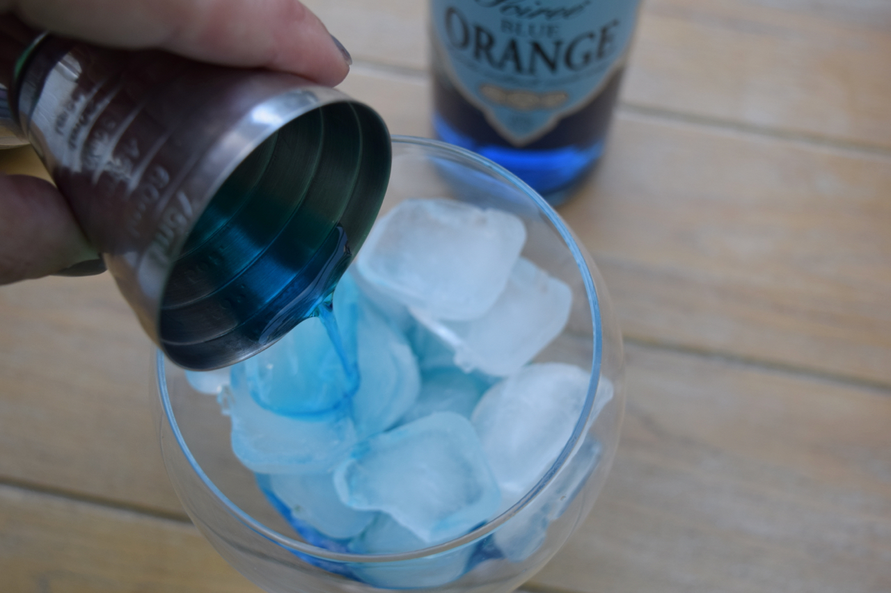 Electric-smurf-cocktail-recipe-lucyloves-foodblog
