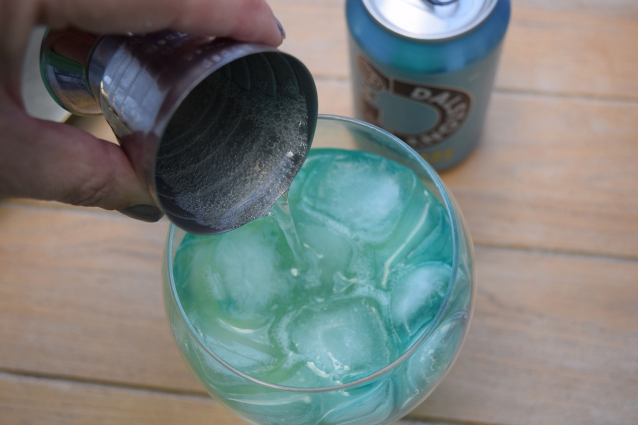 Electric-smurf-cocktail-recipe-lucyloves-foodblog
