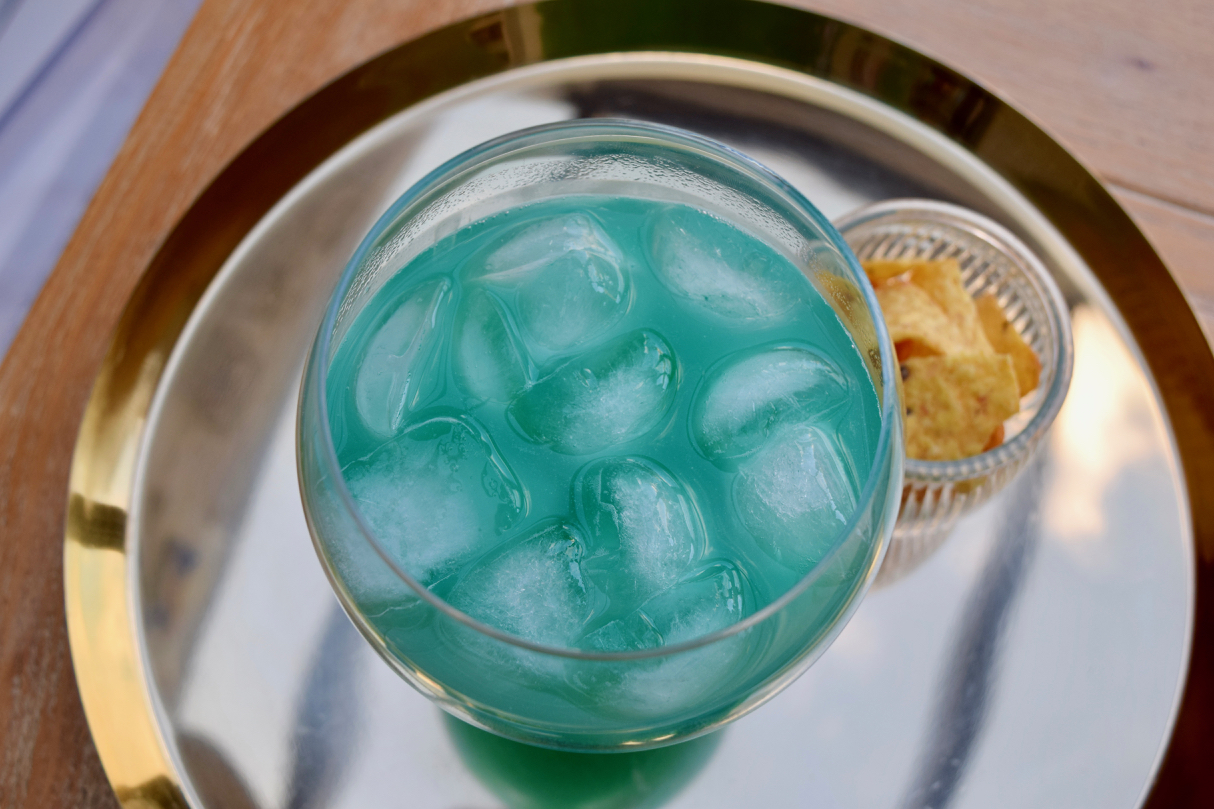 Electric-smurf-cocktail-recipe-lucyloves-foodblog