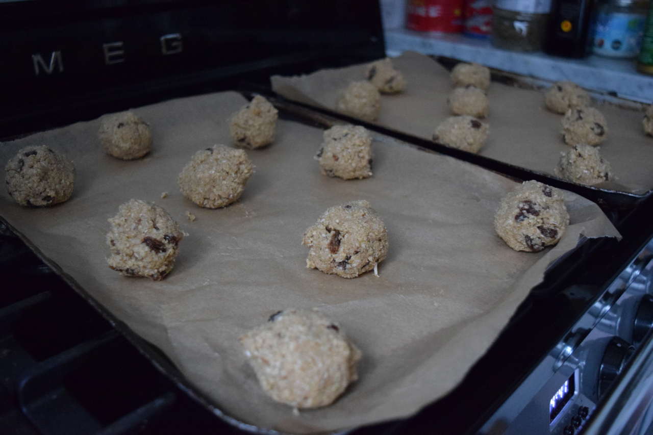 Oatmeal-raisin-cookies-recipe-lucyloves-foodblog