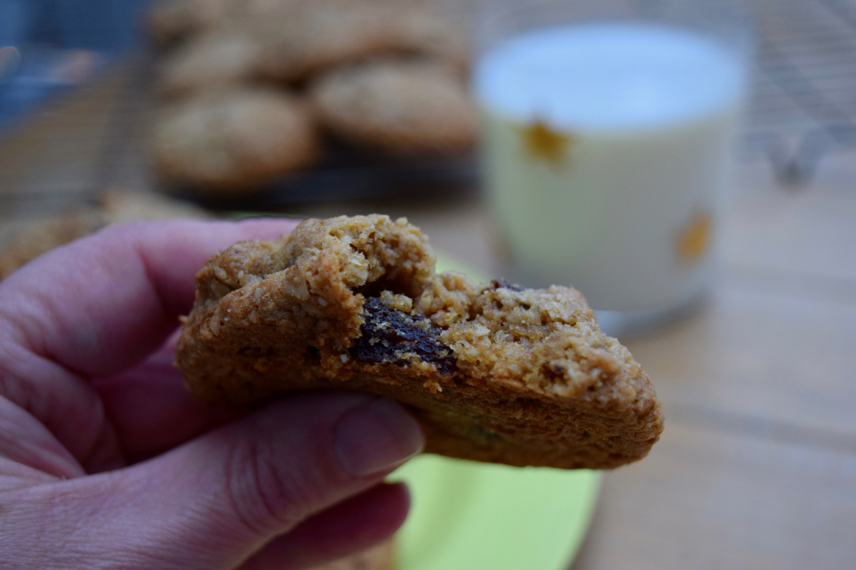 Oatmeal-raisin-cookies-recipe-lucyloves-foodblog