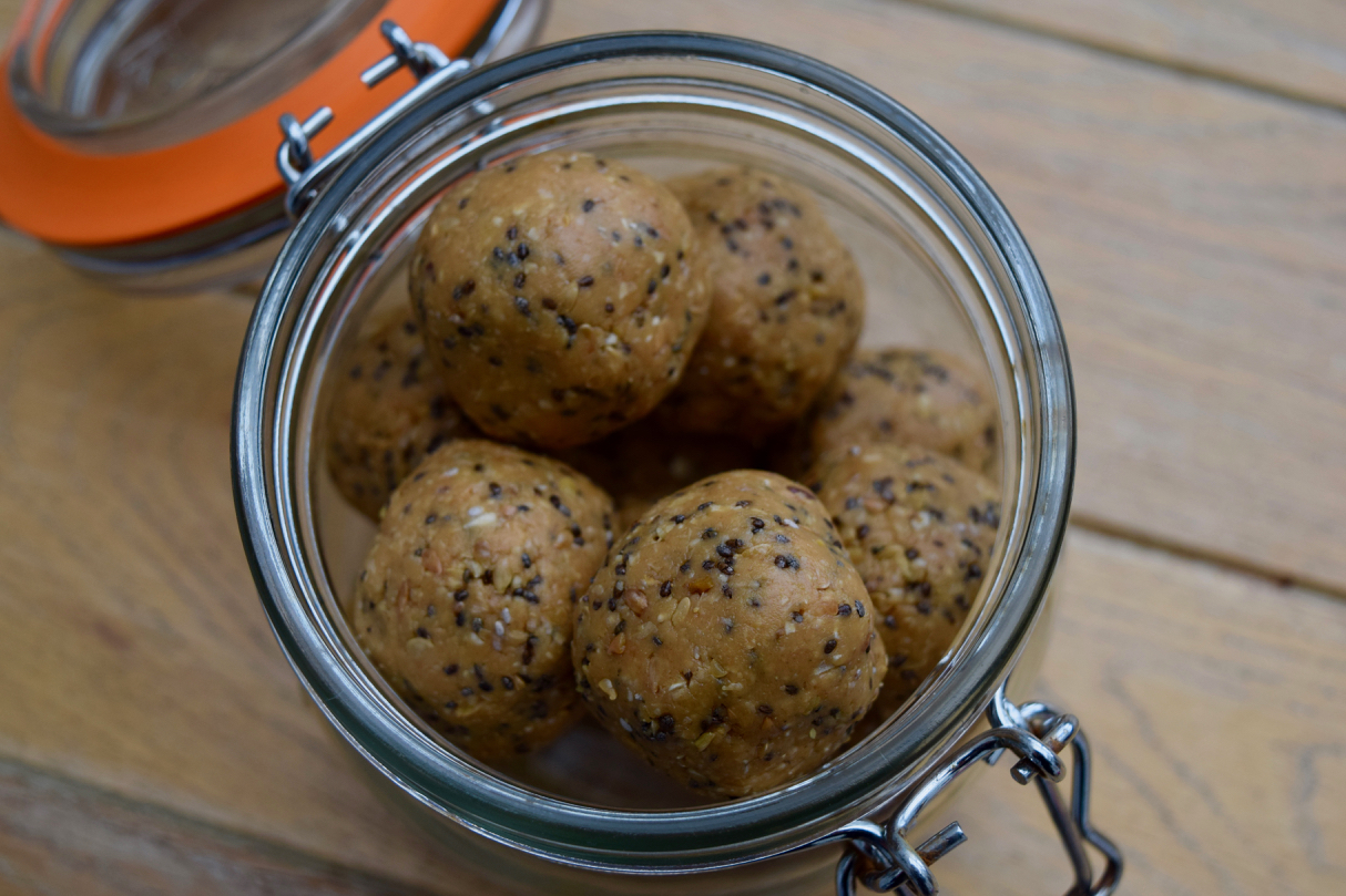 Peanut-butter-chia-seed-balls-recipe-lucyloves-foodblog