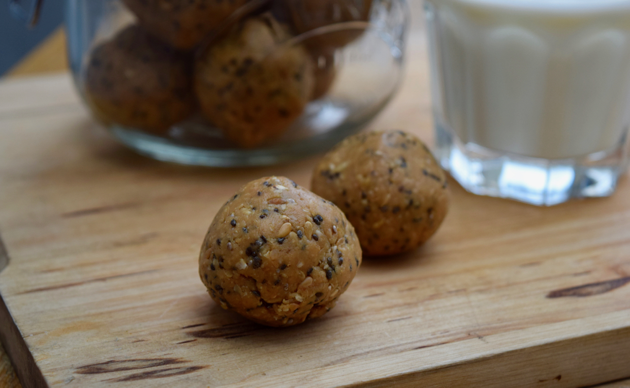 Peanut-butter-chia-seed-balls-recipe-lucyloves-foodblog