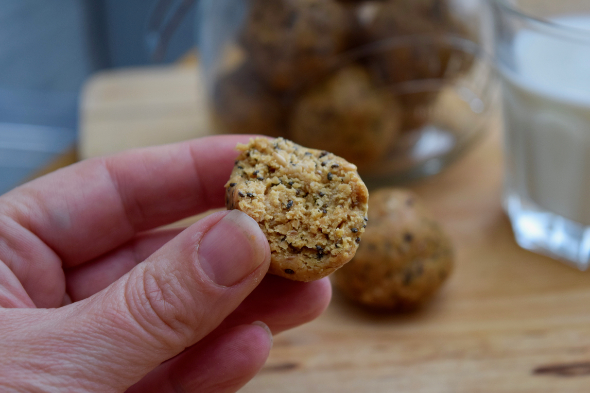 peanut-butter-chia-seed-balls-recipe-lucyloves-foodblog