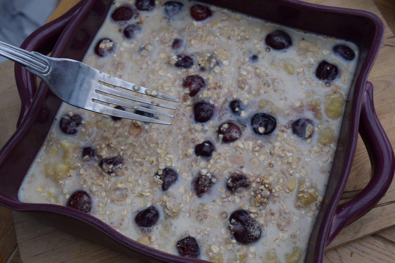 Banana-berry-baked-porridge-recipe-lucyloves-foodblog