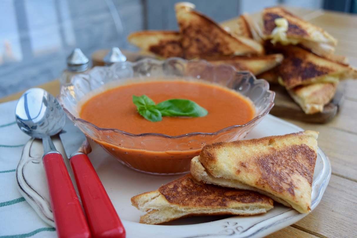 Roasted-tomato-soup-grilled-cheese-recipe-lucyloves-foodblog